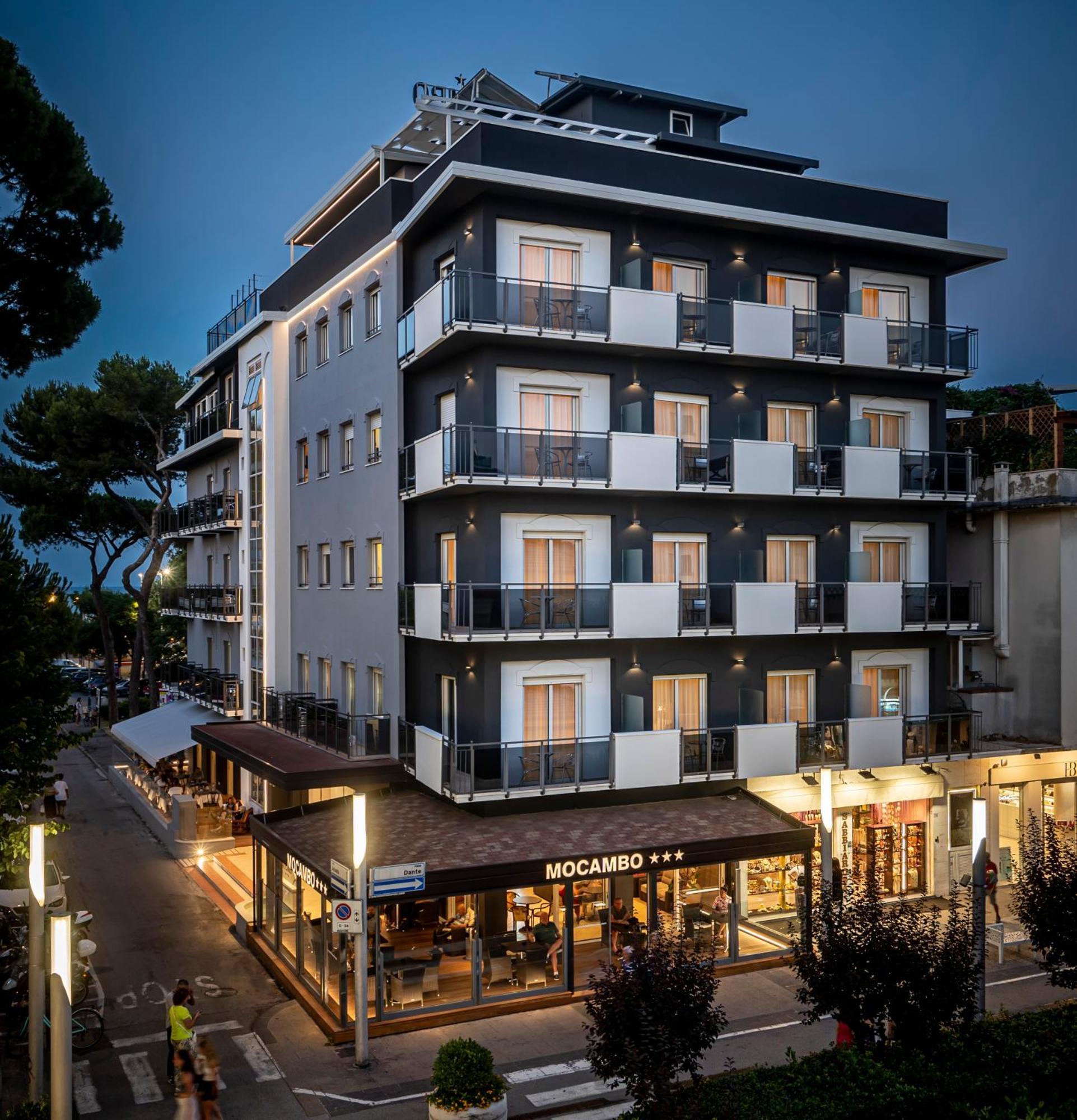 Hotel Mocambo Ричоне Екстериор снимка